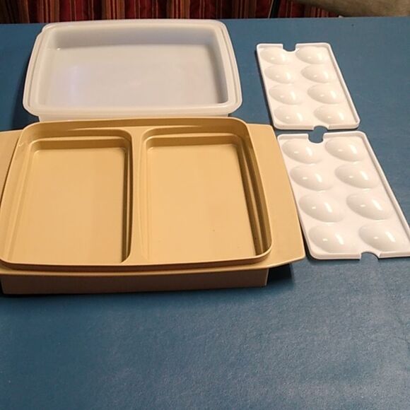 Vintage Tupperware Deviled Eggs White and Tan Tray/Dish with Lid Cottagecore - Picture 3 of 7